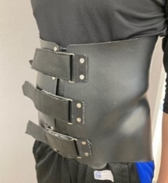 硬性コルセット