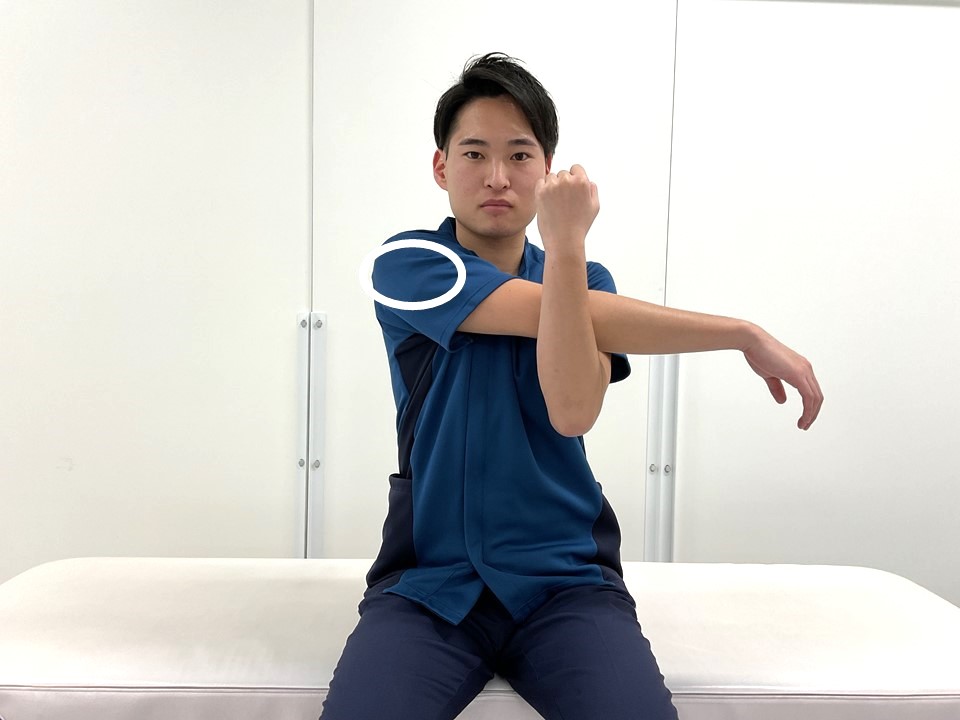 写真7肩のストレッチ②